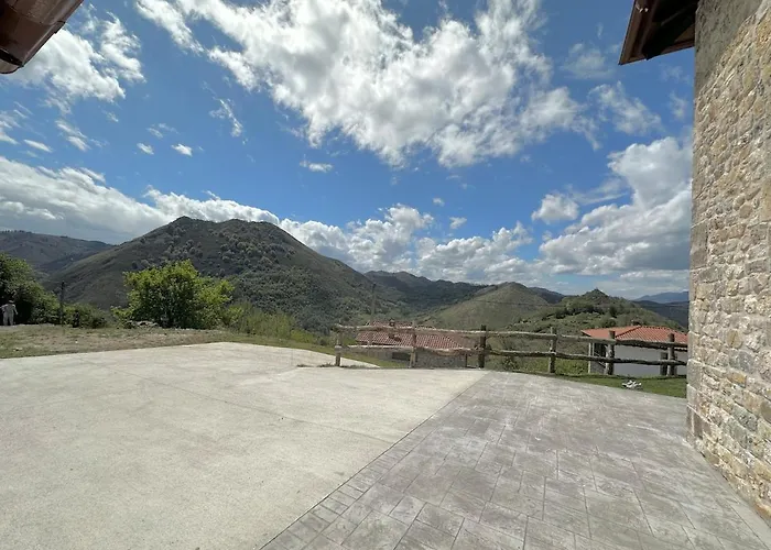 Cangas De Onis Rural House With A Sunset View