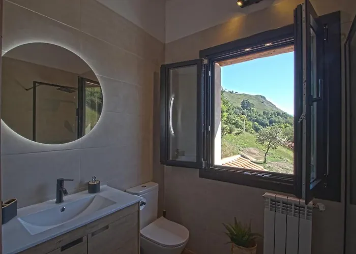 Cangas De Onis Rural House With A Sunset View *